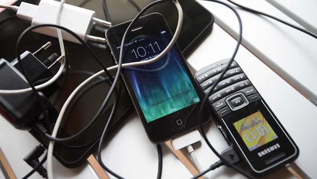 Image chargeur téléphone mobile congo brazzaville